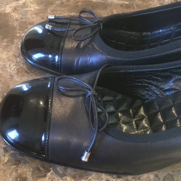 CHANEL Black Leather Cap Toe Bow Low Heel Pumps size EU 38 US 7.5 - Picture 7 of 16